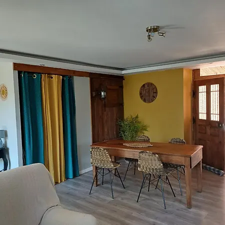Maison En Pierre Rouge Du Vallon Tatil Evi Valady