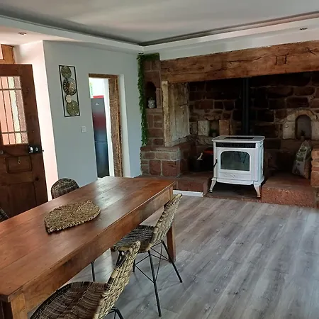 Maison En Pierre Rouge Du Vallon *